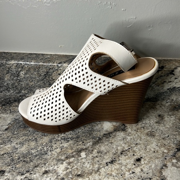 Parker & Sky wedge sandals for women. Size 7 - Picture 2 of 10